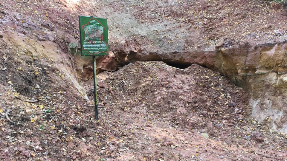 Odborníci musí zabezpečit prohlubně, které vznikají nad bývalými kaolinovými doly nedaleko Borku u Českých Budějovic