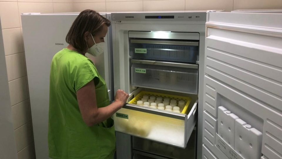 Banka mateřského mléka na neonatologickém oddělení nemocnice v Českých Budějovicích