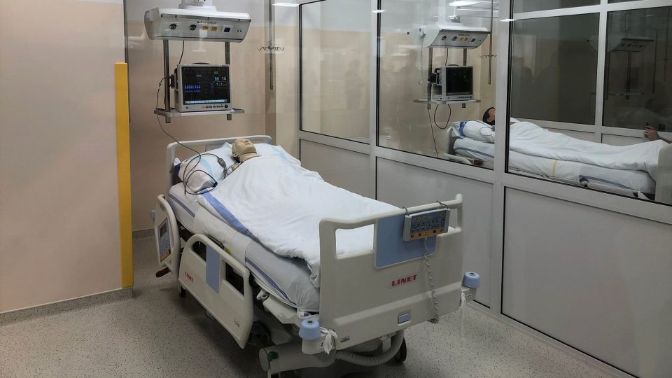 Českobudějovické nemocnice otevřela po přestavbě část pavilonu CH s novými operačními sály a pracovištěm centrální sterilizace
