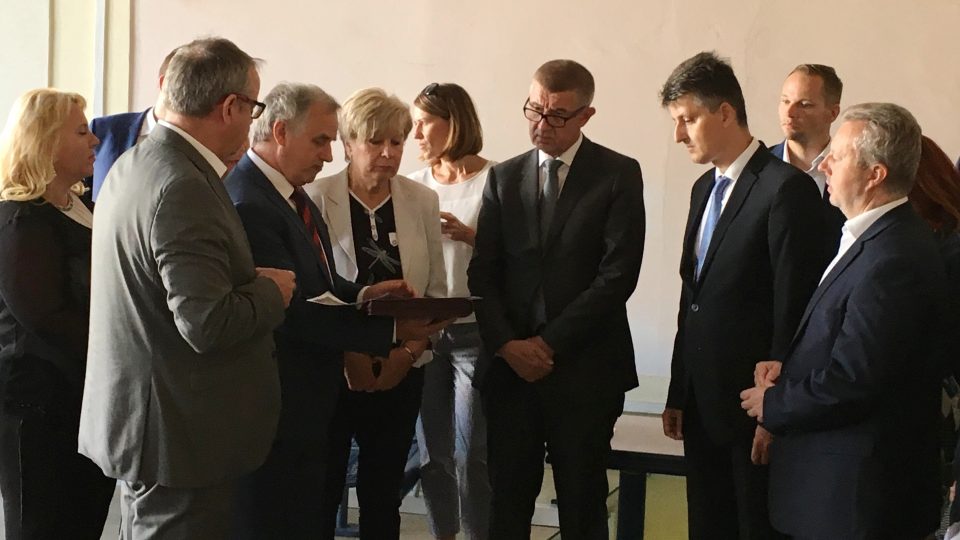 Členové vlády v demisi v čele s premiérem Andrejem Babišem navštívili Jihočeský kraj