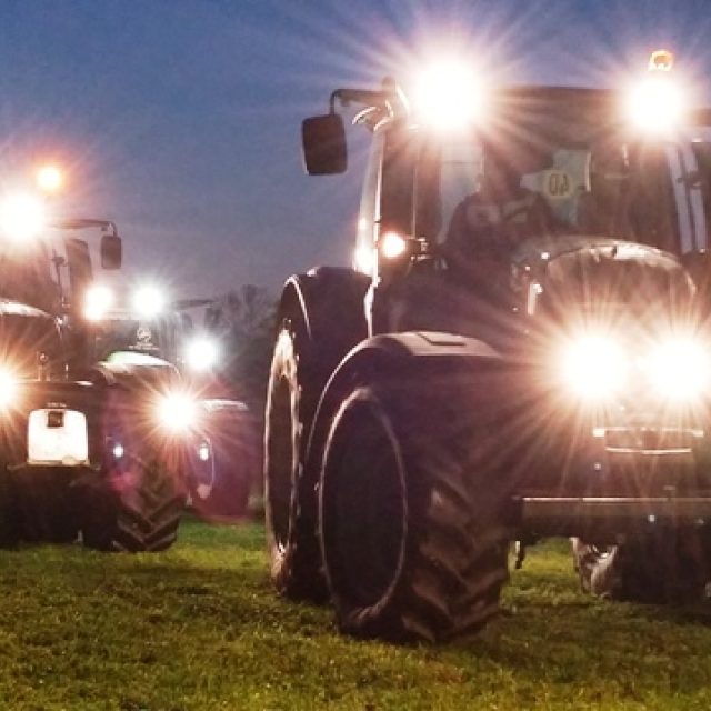 Jihočeské Předslavice hostily agro show,  zlatým hřebem programu byl nejrychlejší traktor na světě | foto: Václav Malina,  Český rozhlas