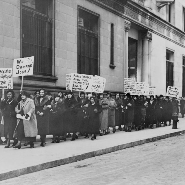 Demonstrace nezaměstnaných žen v New Yorku během Velké hospodářské krize | foto: Shutterstock