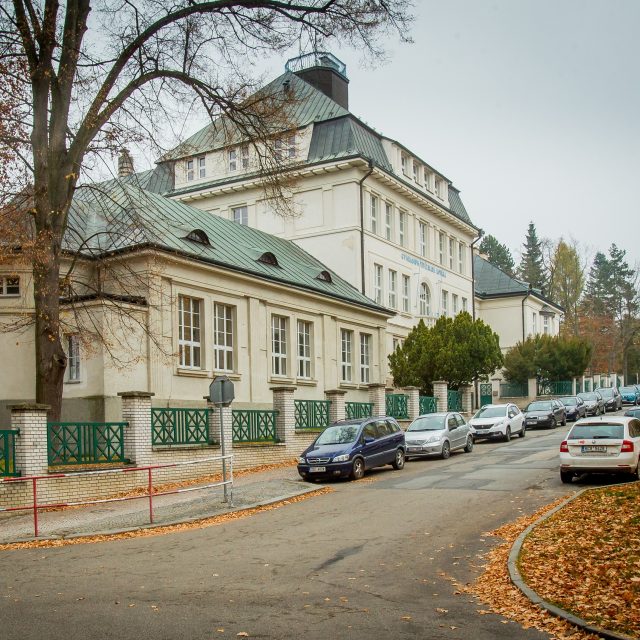 Gymnázium Vítězslava Nováka v Jindřichově Hradci | foto: Petr Lundák,  MAFRA / Profimedia