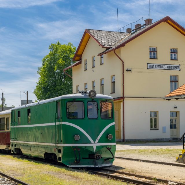 Zastávka úzkokolejky v Nové Bystřici | foto: Shutterstock