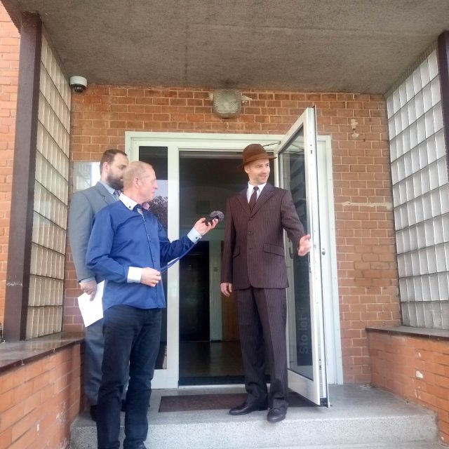 Den otevřených dveří 2023,  Český rozhlas Zlín,  přivítání Janem Antonínem Baťou v podání Pavla Vacka | foto: Marek Dolina,  Český rozhlas