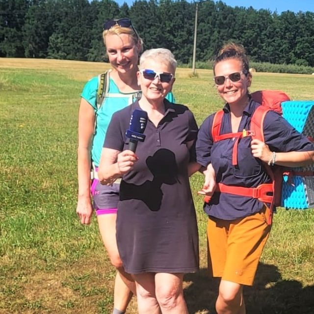 Mirka Hadáčková  (vlevo),  Linda Burdová  (vpravo) a autorka pořadu Dámská jízda Mirka Nezvalová | foto: Antonín Nezval