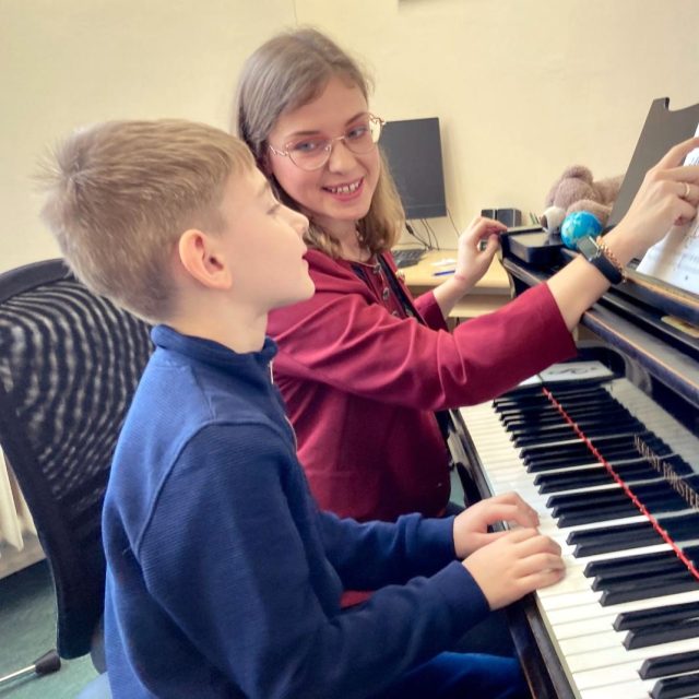 Yana Vashchuk se svým žákem | foto: Jan Kopřiva,  Český rozhlas