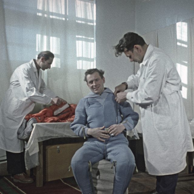 German Titov při přípravě na let do vesmíru v roce 1961 | foto: RIA Novosti / Sputnik / Profimedia