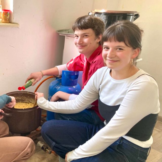 Studenti vaří jídlo pro bezdomovce | foto: Jan Kopřiva,  Český rozhlas