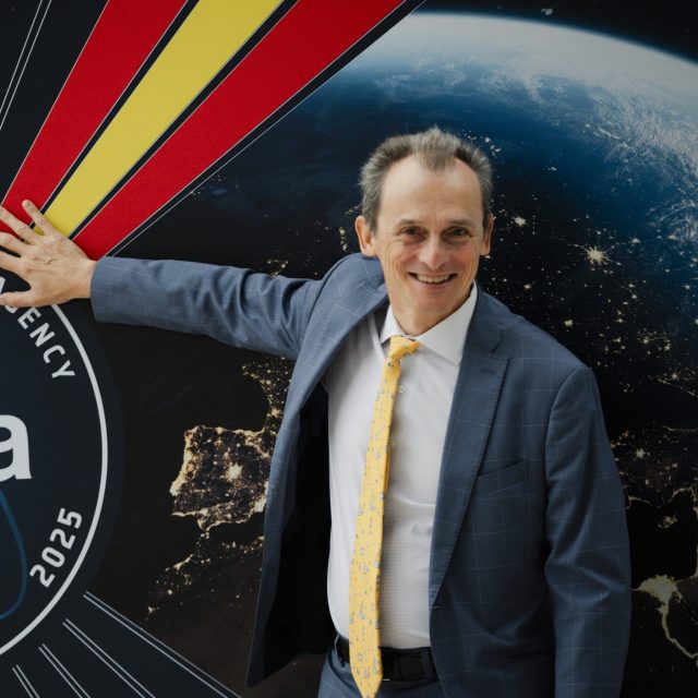 Astronaut Pedro Duque na oslavách 50 let Evropské kosmické agentury | foto: Mateo Lanzuela,  Zuma Press / Profimedia