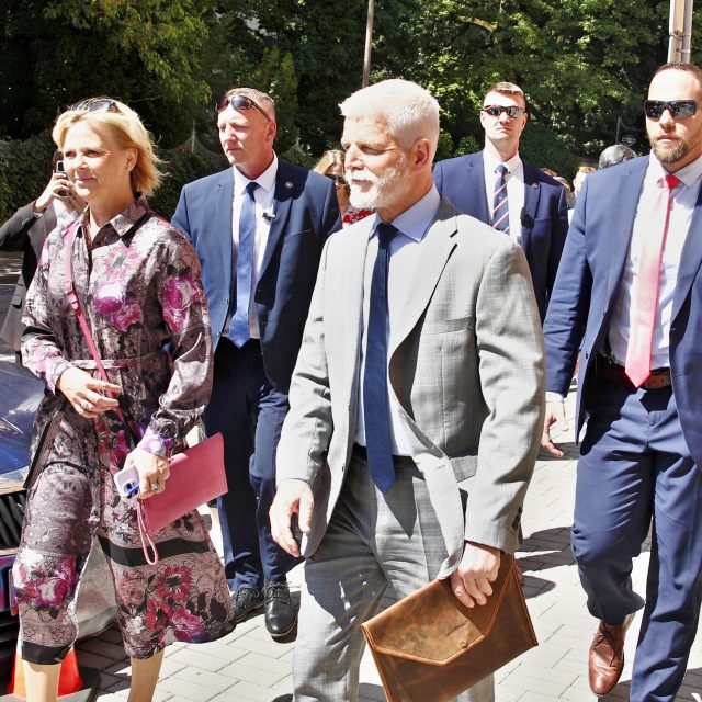 Prezident Petr Pavel s manželkou Evou při návštěvě Jihočeského kraje | foto: Petr Lundák,  MAFRA / Profimedia