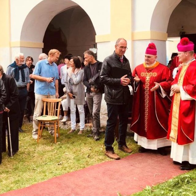 Při mši na svátek Povýšení svatého Kříže byl v kapli na Křížové hoře požehnán nový zvon | foto: Jan Kopřiva,  Český rozhlas,  Český rozhlas