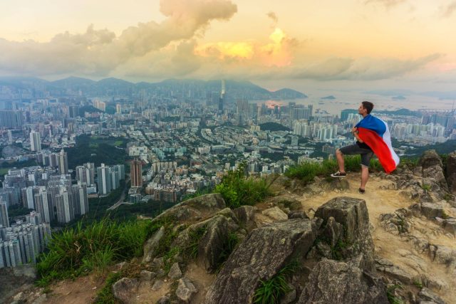 Z východu slunce nad HongKong | foto: Petr Weissar