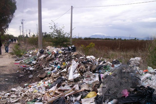 Nejvíc pokut padlo za nedovolené nakládání s odpady. Ilustrační foto. | foto: Vědunka Lunardi
