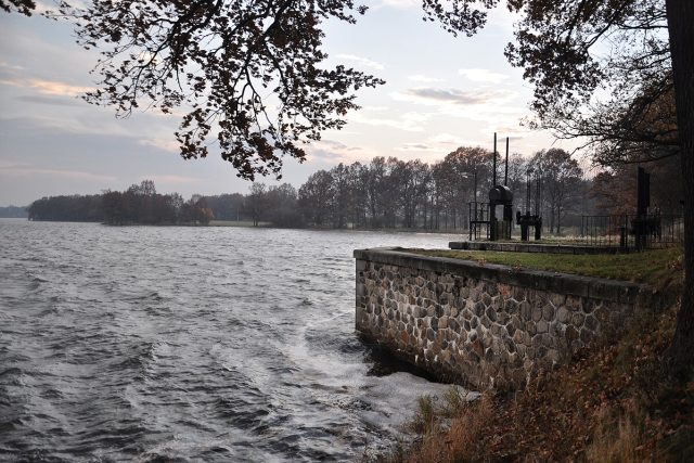 Plocha rybníka Rožmberk činí 500 hektarů | foto: David Švarc