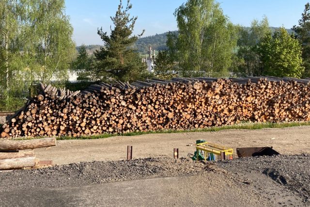 Producenti palivového dřeva mají stále zákazníků dost | foto: Jitka Cibulová Vokatá,  Český rozhlas