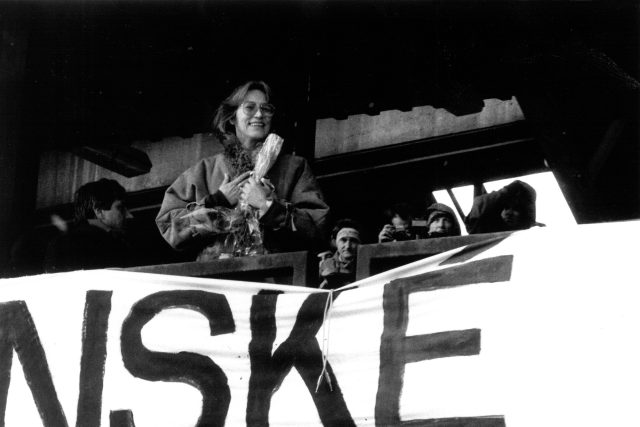 Zpěvačka Marta Kubišová během demonstrace na Letné v listopadu 1989 | foto: Soukromý archiv pana Růžičky