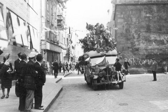Českobudějovická ulice u Černé věže 5. května 1945 | foto: archiv Český rozhlas