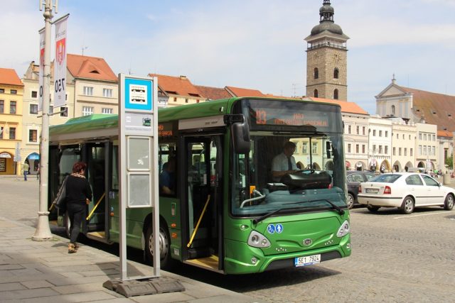 Českobudějovický dopravní podnik testuje v centru města nový midibus | foto: Andrea Poláková,  Český rozhlas