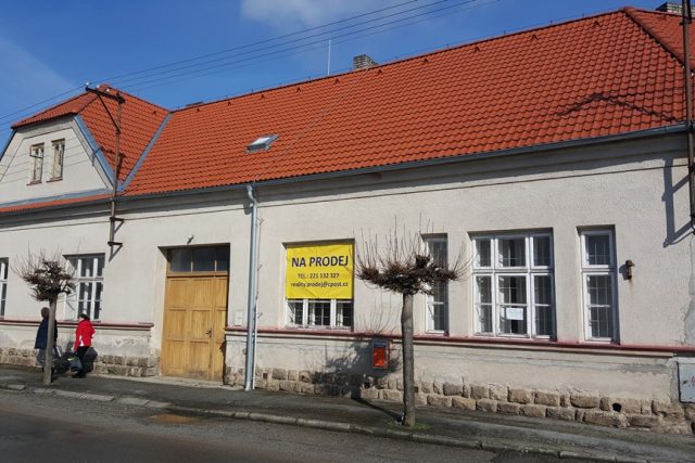 Budova bývalé pošty v Popelíně je na prodej | foto: Lucie Suchánková Hochmanová,  Český rozhlas