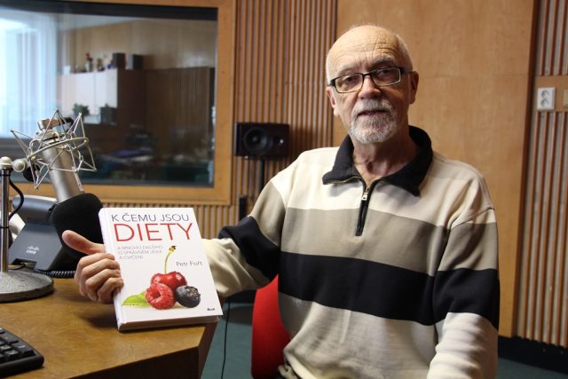 Výživový specialista Petr Fořt a jeho kniha K čemu jsou diety | foto: Andrea Poláková,  Český rozhlas