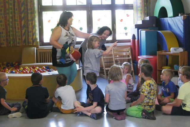 V rakouské příhraniční mateřské škole v obci Unserfrau se děti učí česky | foto: Mária Pfeiferová