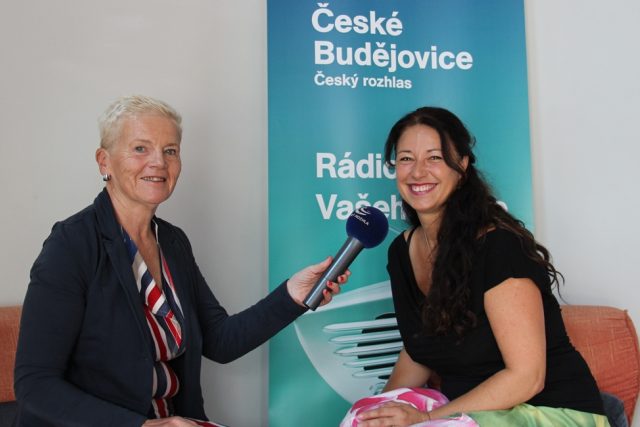 Monika Hasalová  (vpravo) a autorka pořadu Dámská jízda Mirka Nezvalová | foto: Andrea Poláková,  Český rozhlas