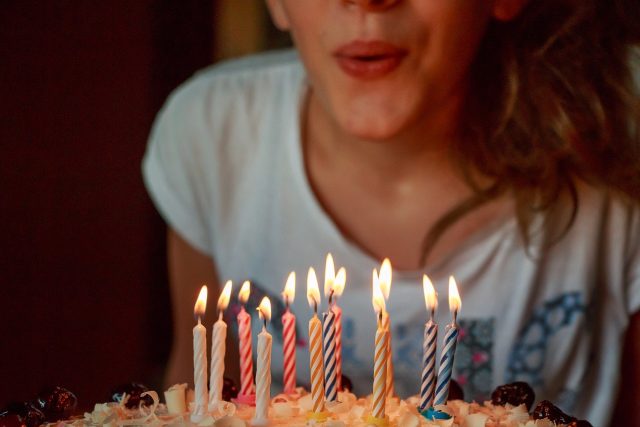 Narozeniny svíčky narozeninový dort | foto: Fotobanka Pixabay