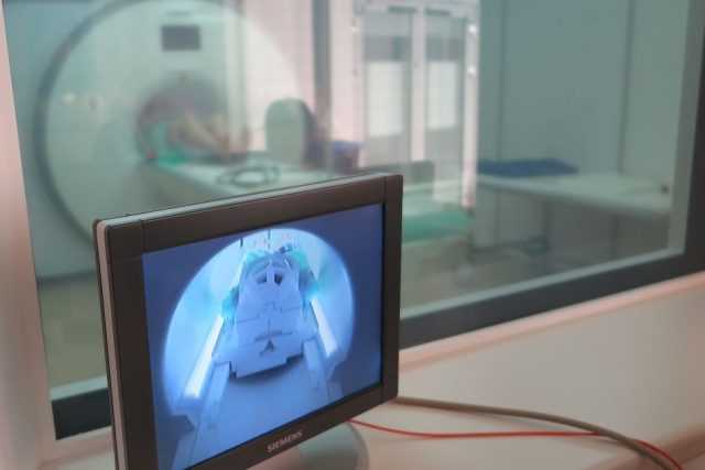 Magnetická rezonance je moderní metoda,  která nevyužívá rentgenové záření | foto: Andrea Kratochvílová