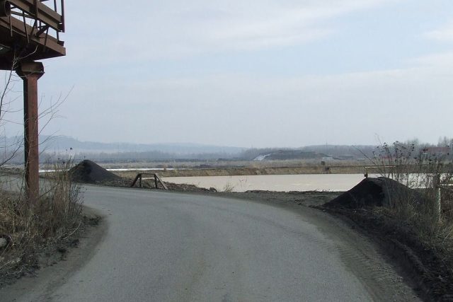 Bývalé odkaliště uranových rud u Mydlovar,  ze kterého se šíří nepříjemný zápach | foto: ChNPP Creative Commons Attribution-Share Alike 3.0 Unported