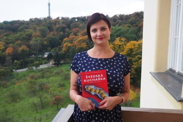 Dominika Wittenberg Gašparová se svou Švédskou kuchařkou | foto: Nakladatelství Smart Press,  Olga Formanová
