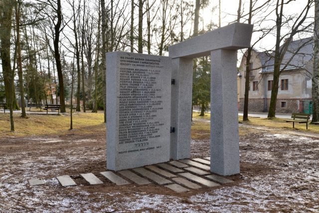 Památník obětem holocaustu v Suchdole nad Lužnicí | foto: Pavla Řeřichová