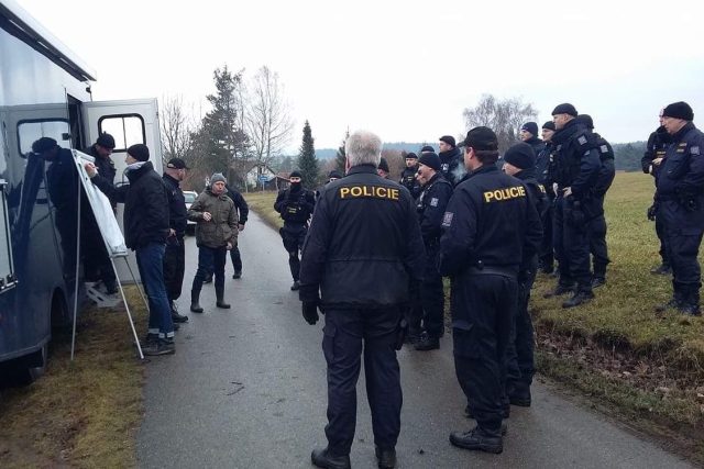 Policisté u místa činu při pátrací akci | foto: Policie ČR