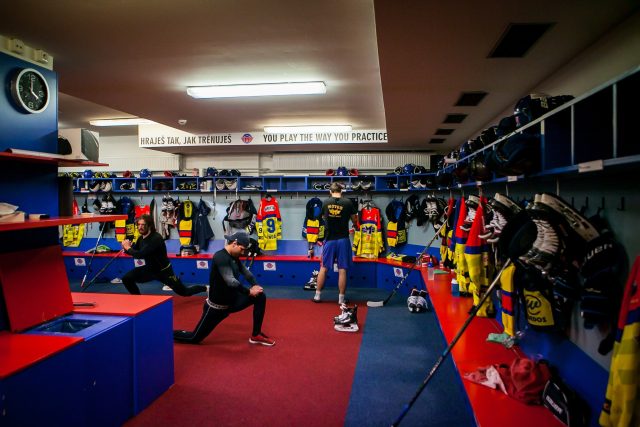 Šatna hokejistů českobudějovického Motoru | foto: Petr Lundák,  MAFRA / Profimedia