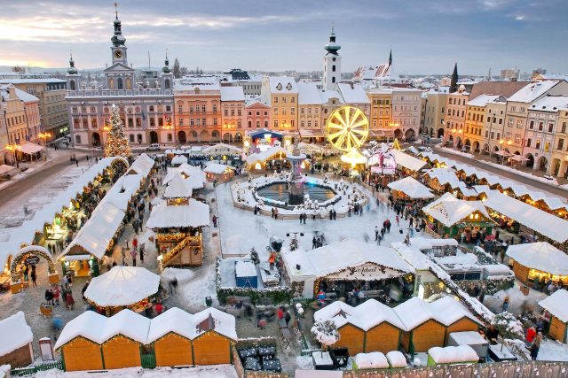 Adventní městečko na náměstí Přemysla Otakara II. v Českých Budějovicích | foto: Českobudějovicko-Hlubocko,  z.s.