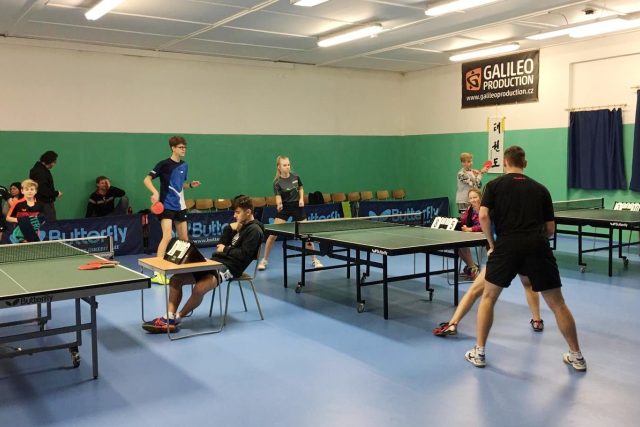 Turnaj ve stolním tenise v herně českobudějovického Pedagogu | foto: Kamil Jáša,  Český rozhlas