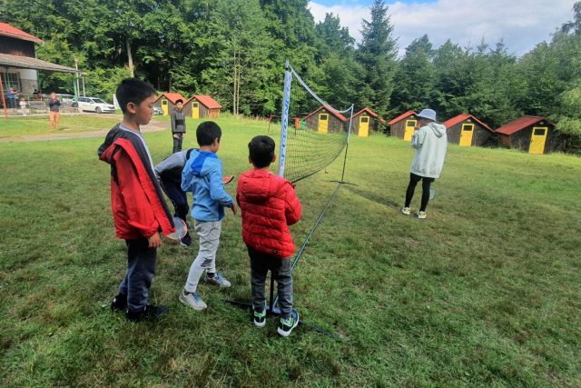 Vietnamské děti se na letním táboře pod Kletí učí hravou formou češtinu a poznávají naši kulturu | foto: Petr Kubát,  Český rozhlas,  Český rozhlas