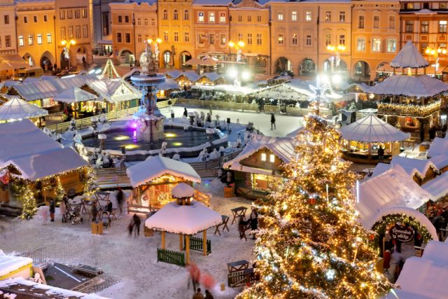 Adventní městečko na náměstí Přemysla Otakara II. v Českých Budějovicích | foto: Českobudějovický advent,  Jihočeská centrála cestovního ruchu