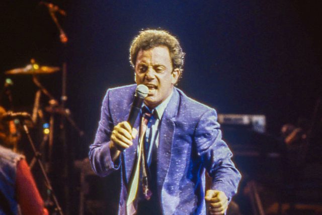 Billy Joel na snímku z roku 1994 | foto: Fotobanka Profimedia