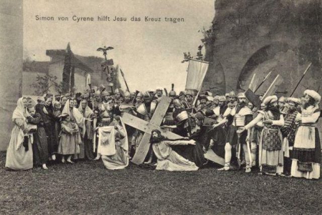 Hořické pašijové hry. Scéna Via dolorosa,  1908 | foto: Společnost pro zachování Hořických pašijových her