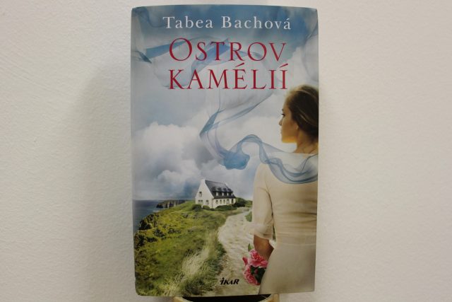 Kniha Ostrov kamélií,  kterou napsala Tabea Bachová | foto: Andrea Poláková,  Český rozhlas,  Český rozhlas