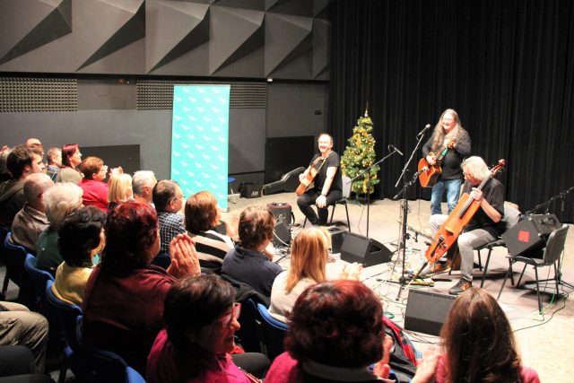 Ivan Hlas Trio v sále Českého rozhlasu České Budějovice v prosinci 2022 | foto: Andrea Poláková,  Český rozhlas