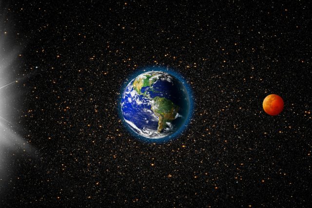 Zatmění Měsíce nastává,  pokud se Slunce,  Země a Měsíc ocitnou v jedné přímce | foto: Shutterstock