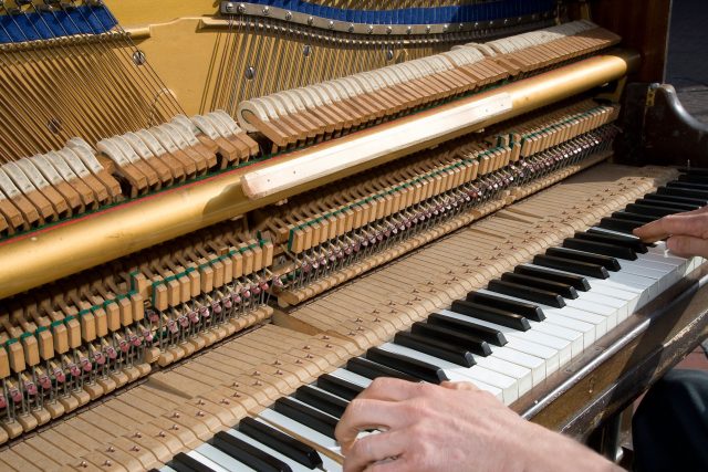 Robustní zvuk honky tonk piana využívala ve svých skladbách skupina Lieutenant Pigeon. Ilustrační foto  | foto: Fotobanka Profimedia