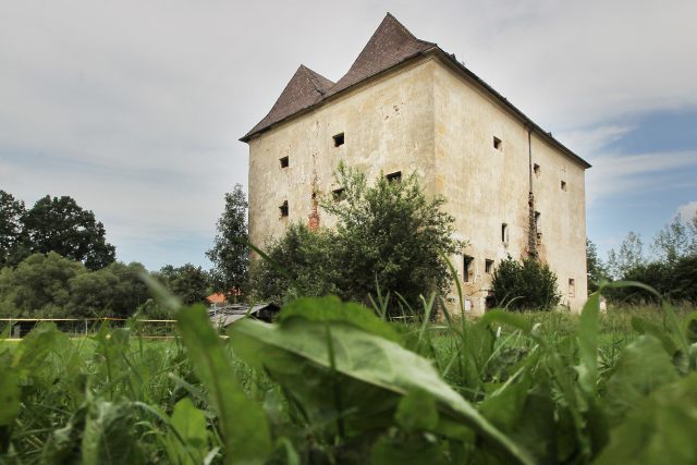 Tvrz v Hamru u Veselí nad Lužnicí | foto: Ladislav Němec,  MAFRA / Profimedia