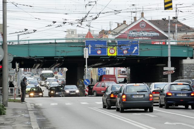 Nový tunel pod českobudějovickým nádražím má odvést dopravu od přetíženého viaduktu | foto: Slavomír Kubeš,  MAFRA / Profimedia