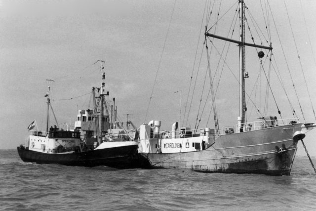 Loď,  ze které vysílalo pirátské Radio Caroline | foto: Fotobanka Profimedia