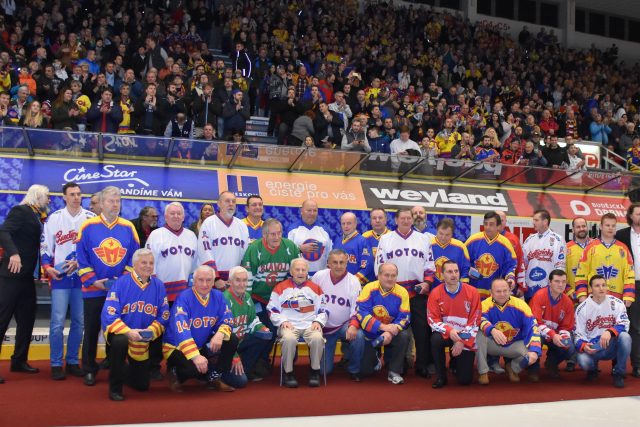 Po celý rok českobudějovický Motor připomíná 90. výročí hokeje v jihočeském krajském městě,  například retro zápasem,  na kterém se sešli bývalí hráči | foto: Fotobanka Profimedia