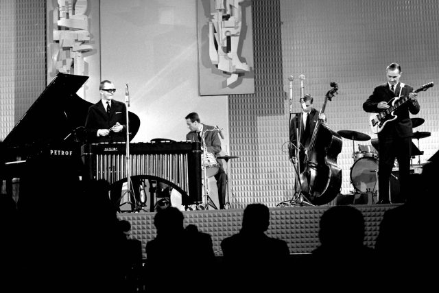 Miroslav Kefurt  (vpravo) s kapelou S+H kvartet | foto: Jovan Dezort,  ČTK
