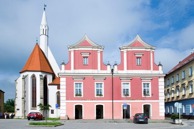 Kostel svatého víta a stará radnice na náměstí v Soběslavi | foto: Fotobanka Profimedia